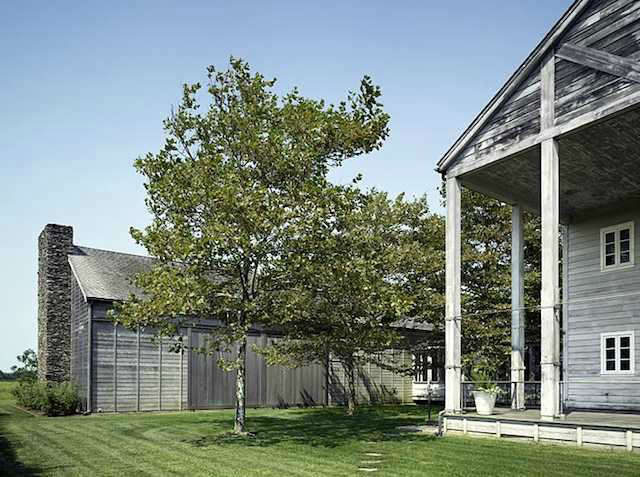  House and Barn &#8\2\1\1; Set on a seventeen-acre expanse on eastern Long Island, this artist&#8\2\17;s compound by Annabelle Selldorf was &#8\2\20;inspired by typical New England farm structures; the house, studio, garage, and pool pavilion form a quartet of taut, shingled and gabled volumes arranged around a central courtyard. The structures are positioned to provide a series of outdoor rooms.&#8\2\2\1;