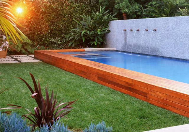  Pacific Palisades Pool &#8\2\1\1; Pool gardenA wood pool surround and tiled wall contrast beautifully with a sunken lawn and exotic plantings.