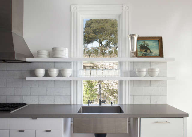  Belvedere &#8\2\1\1; Floating Kitchen Sink: The need to preserve historic windows &#8\2\1\2; whose sills fell far below counter height &#8\2\1\2; led to &#8\2\20;floating&#8\2\2\1; the new prep and clean-up sinks in front of the windows as a solution. Photo: Paul Dyer