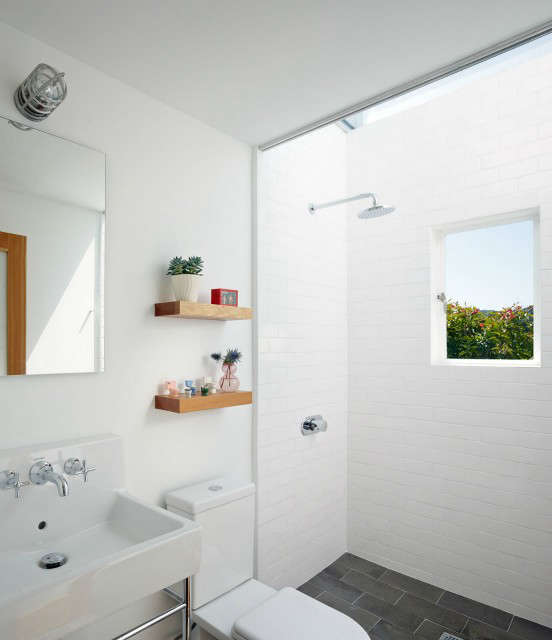  San Francisco Edwardian &#8\2\1\1; Small Grand Bath &#8\2\1\1; A new shower skylight, window, and white subway tile helped make this very small bath feel grand.