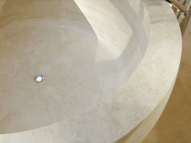  Bedroom Pavilion Master Bath &#8\2\1\1; Detail of limestone tub
