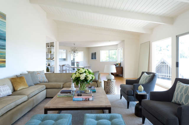  Living Room, Holly Oak Residence Photo: Beth Coller