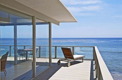  Malibu Bliss: Malibu Bliss&#8\2\1\1; This vintage \2,400 square foot residence, perched over the crashing waves of the Pacific Ocean, was designed by a significant architect from the \1950’s. Ogawa/Depardon planned a sensitive renovation that respected it’s distinctive design and it’s panoramic views up the coastline and the ocean beyond.
