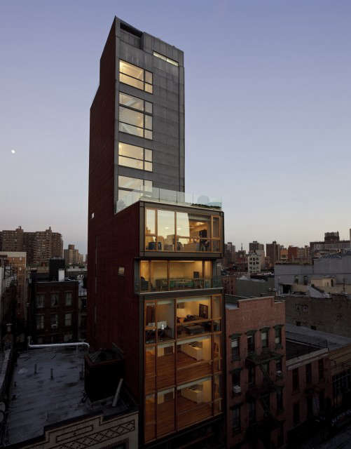  30 Orchard: 30 Orchard &#8\2\1\1; A \20,000 sf condominium apartments building in Manhattan’s Lower East Side. The \13 apartments range from one and two bedroom to penthouse duplex units. The ground floor and basement is a gallery.