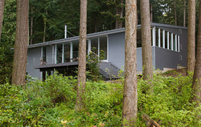  Skagit River House &#8\2\1\1; Rear elevation with foreground trees