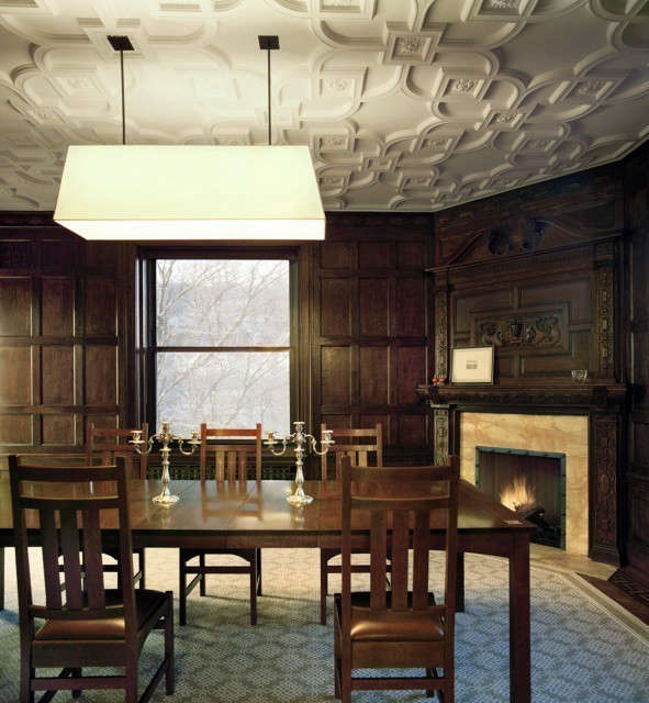  Pre-War Apartment Dining Room, NYC: Dining Room with a refurbished plaster ceiling and full height oak wall panels. Interior Design by Debbie Notis Design. Photo: Karen Cipolla