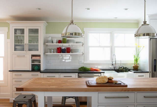  Hastings Farmhouse &#8\2\1\1; Kitchen Detail: Open shelving and an island provide additional storage for frequently used items. Photo: Susan Gilmore