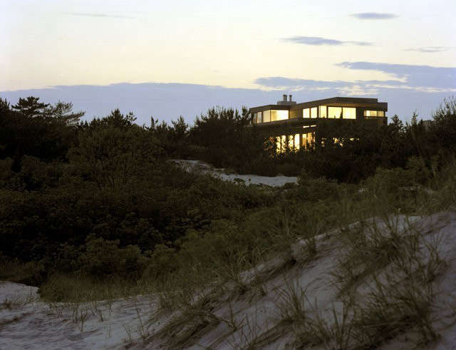  Beach House Photo: Elizabeth Felicella