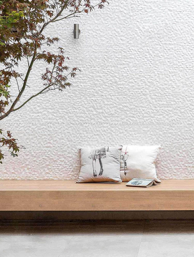 The courtyard&#8\2\17;s textural wall of hexagonal tiles is more than decorative: &#8\2\20;The tiles are there to reflect northern light into the house,&#8\2\2\1; says Tran.