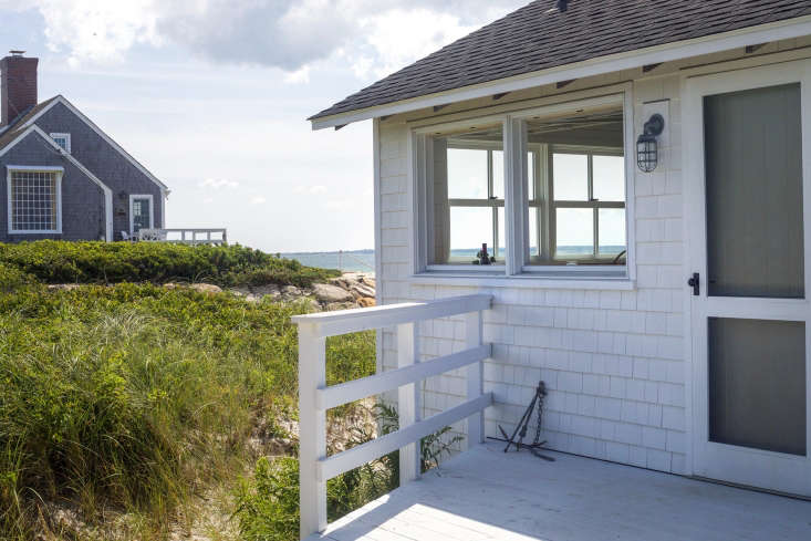A throwback to a summer day spent at one of our favorite Cape cottages; see A Shipshape Cape Cod Cottage Inspired by Wes Anderson’s “The Life Aquatic”. Photograph by Justine Hand for Remodelista.