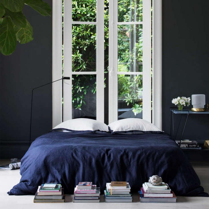 navy blue bedroom with cultiver linen bedding, dulux juvenile navy paint. 6