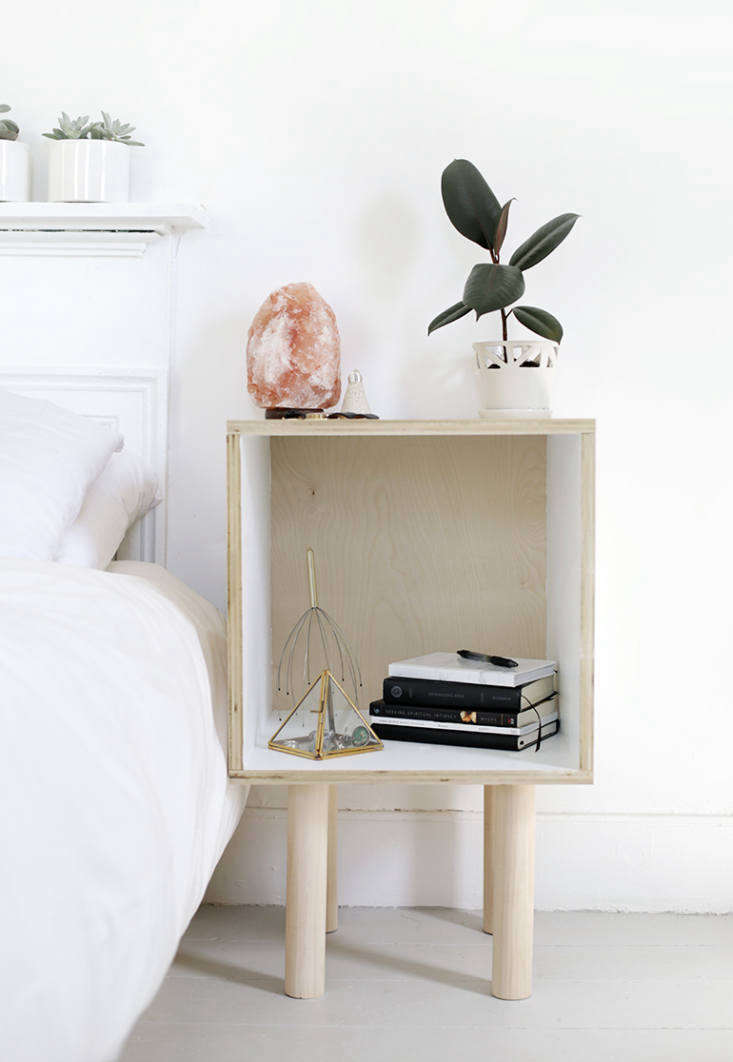 DIY wooden cube side table via The Merry Thought blog. 