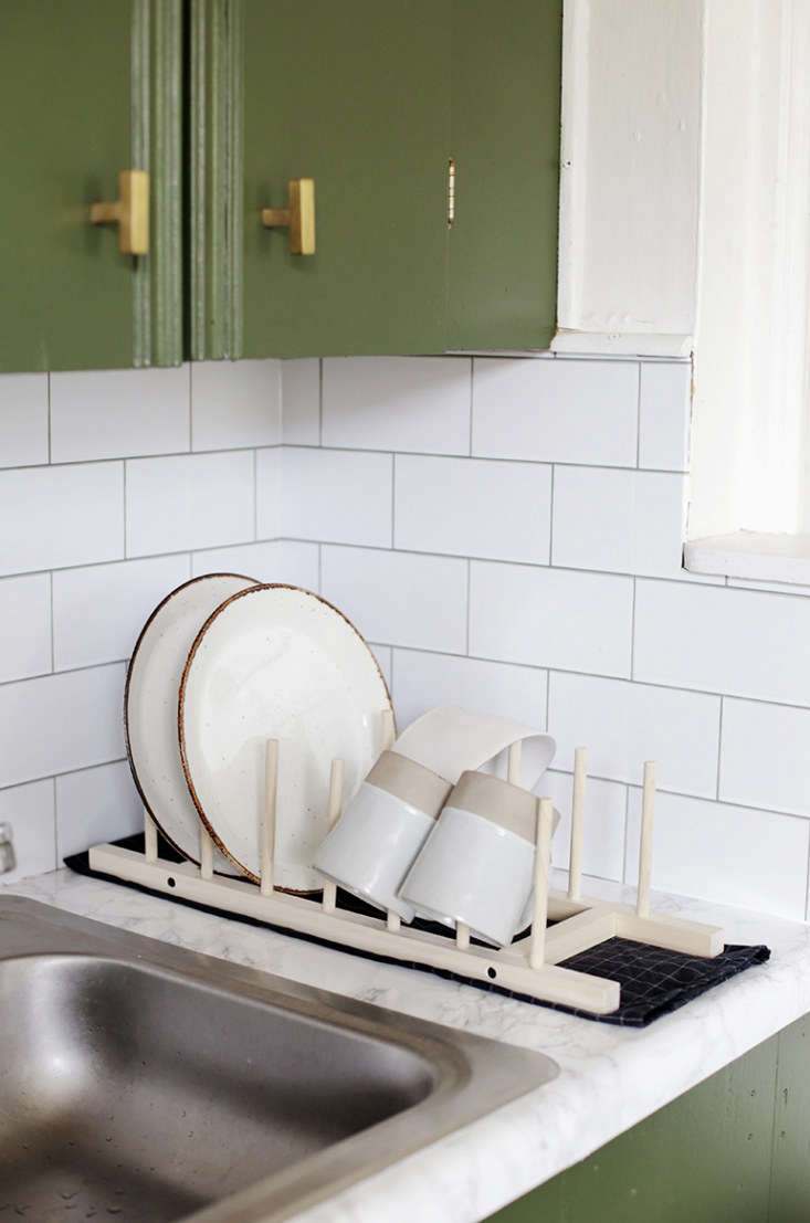DIY wooden dish rack from The Merry Thought.