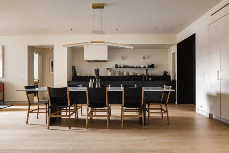 Dining Area in Brooklyn Heights Apartment by Shapeless Studio, Photo by Hagan Hinshaw