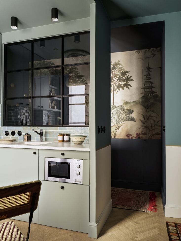 Kitchen in small Paris apartment, Marianne Evennou design. Stephan Julliard photo.