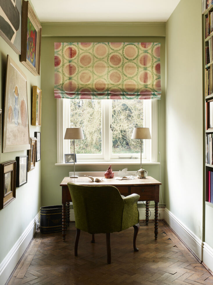 An office nook, featuring Speronella&#8\2\17;s &#8\2\16;Lucy&#8\2\17;s India&#8\2\17; pattern from the &#8\2\16;Home&#8\2\17; collection.
