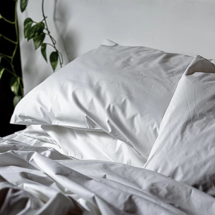 From The Good Sheet in Australia: “sheets made with quality thicker yarn, lower thread count in a simple percale weave—tight and durable, not stretchy or drapey, and won’t fluff up or pill. Made from 100 percent good quality long-staple GOTS certified organic cotton. Plus, they’re also Oeko-Tex certified. The queen Heavyweight Percale Sheet Set in white is AU $195.
