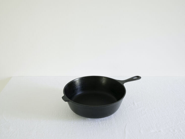 Cast-iron frying pan from Remodelista The Low-Impact Home, Remodelista75. Justine Hand photo.