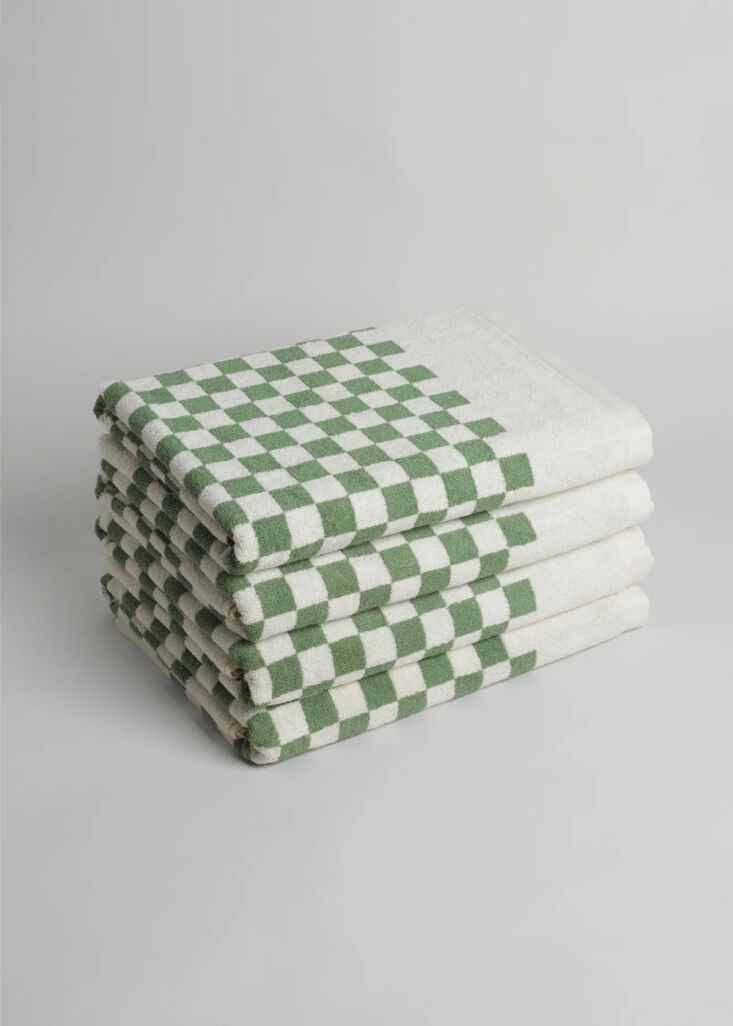 baina roman pool towel in sage and chalk 18