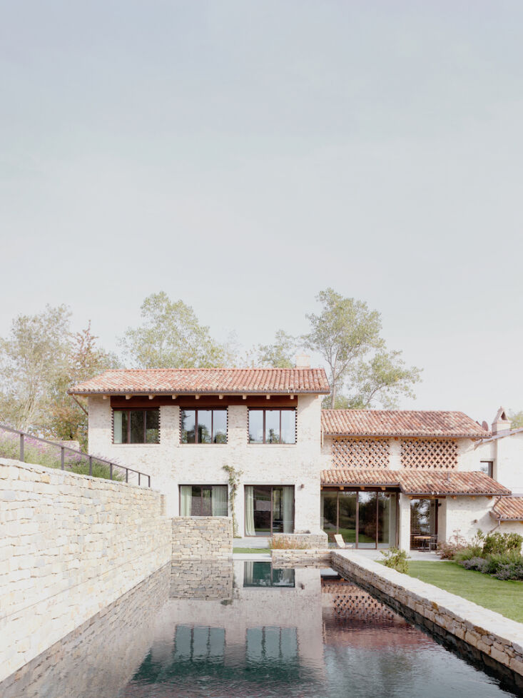 cascina: “a house that is harmoniously tied to its ever changing natural 32
