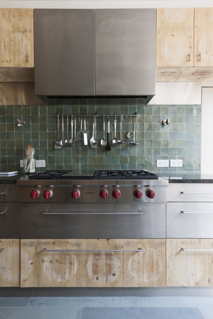 retrouvius kitchen from salvaged materials in north london. tom fallon photo. 259