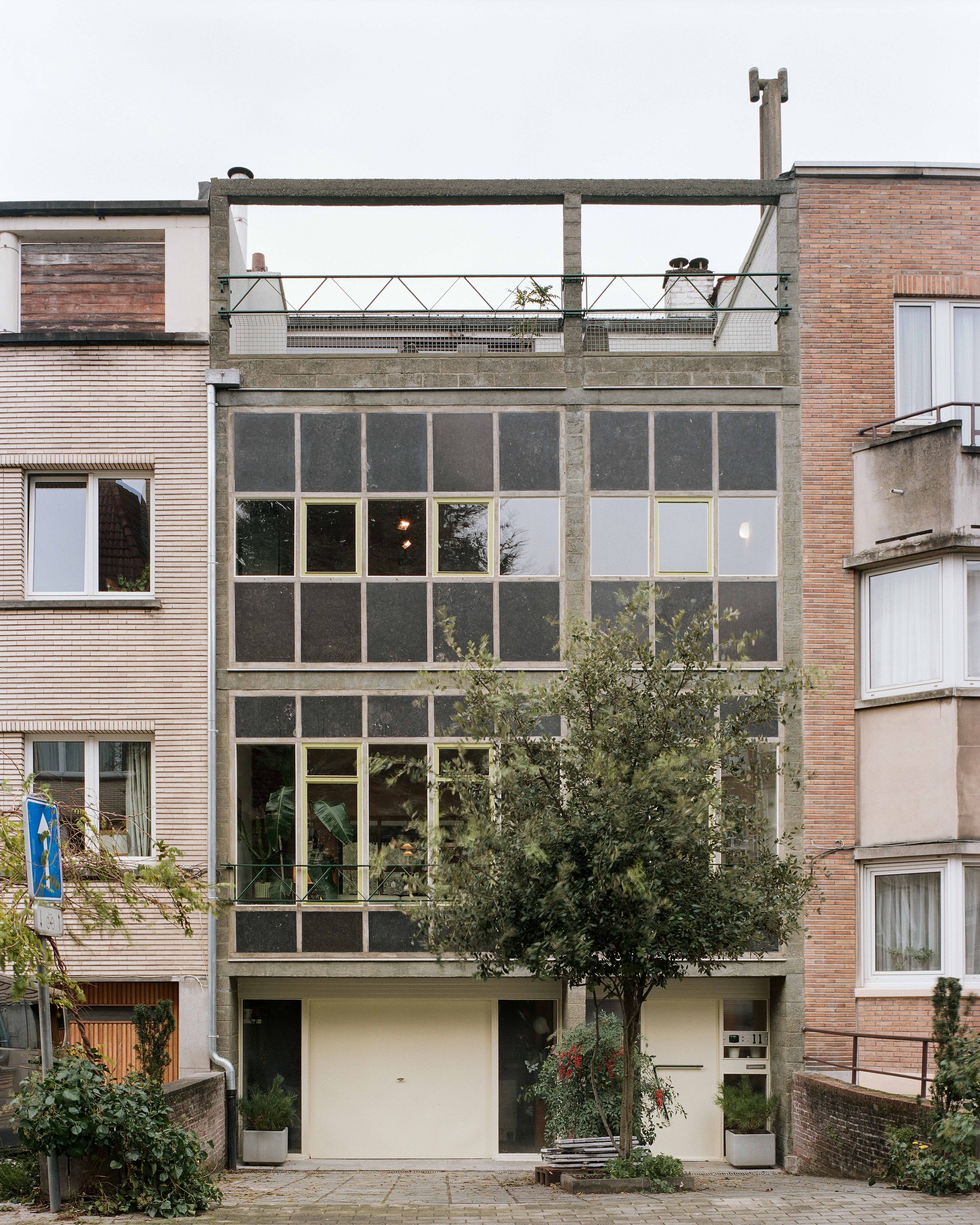 willy van der meeren 1960s building in belgium updated by atelier avondzon. 272
