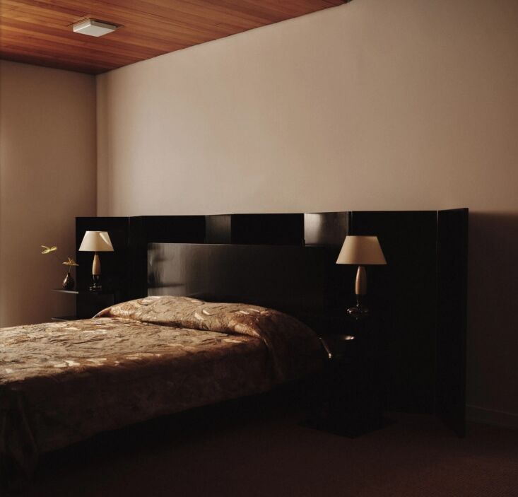 courtney applebaum bedroom black screen