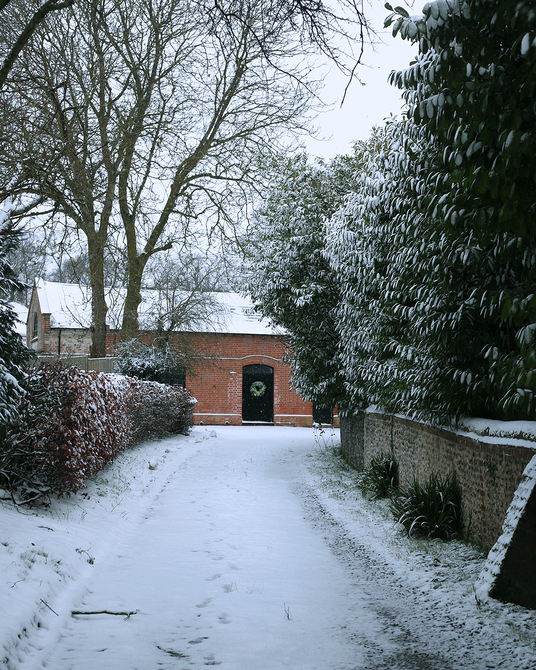 Sandy began by heading out from here to gather the key ingredients. The Engine House was built at the turn of the \20th century as an electrical supply station for a nearby estate. Purchased as an abandoned wreck, it\2\17;s now a year-round, three-bedroom retreat.