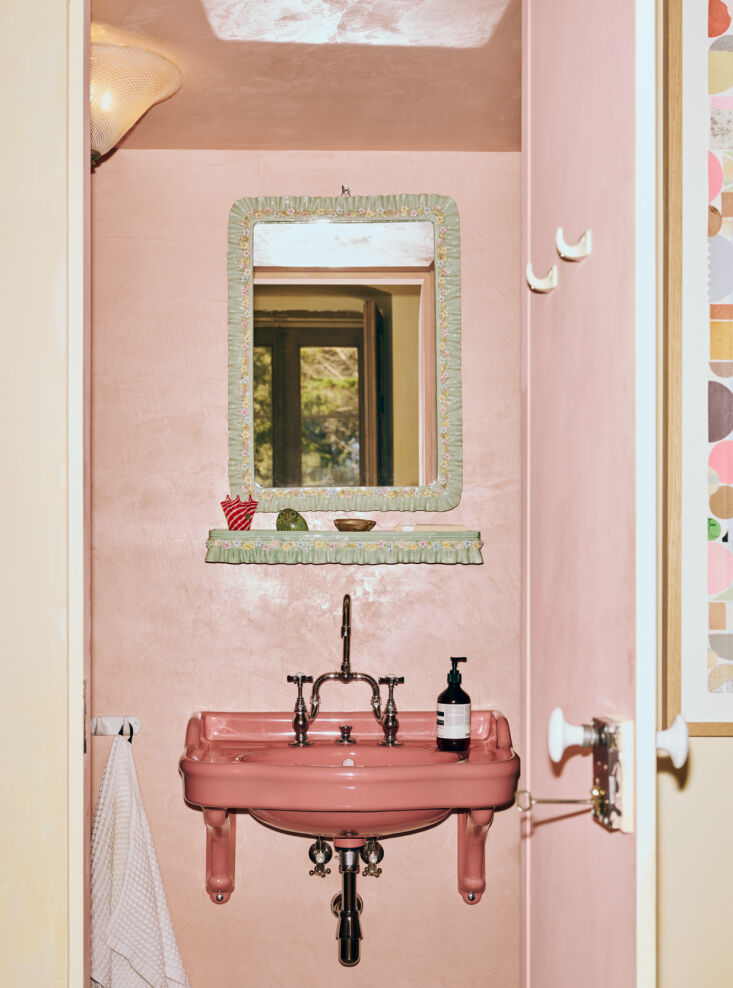 Villa colucci es una villa artística creada por dos familias de diseñadores daneses en Puglia, Italia. veintiuno