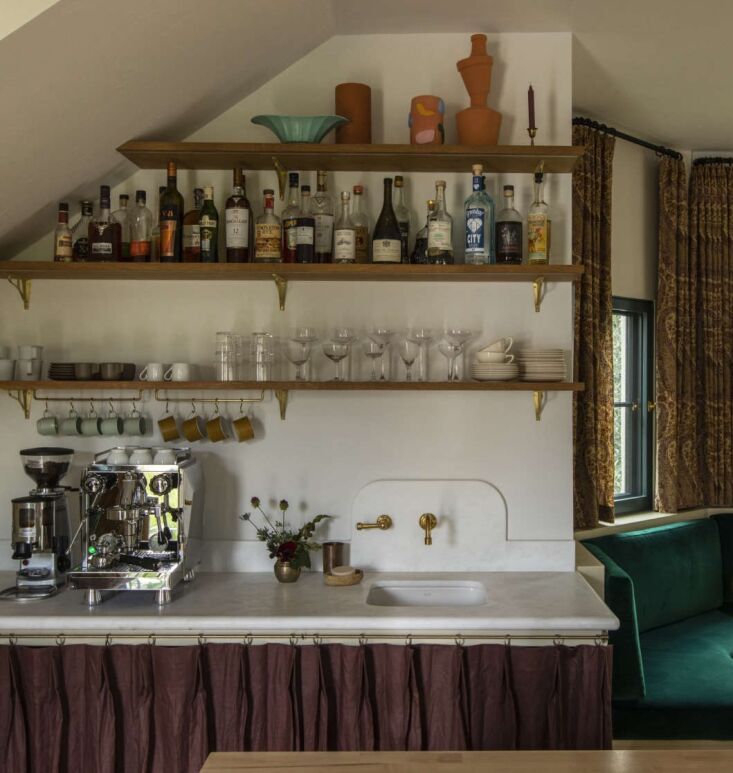 curved marble sink backsplash by reath design, little holmby house, la. laure j 9