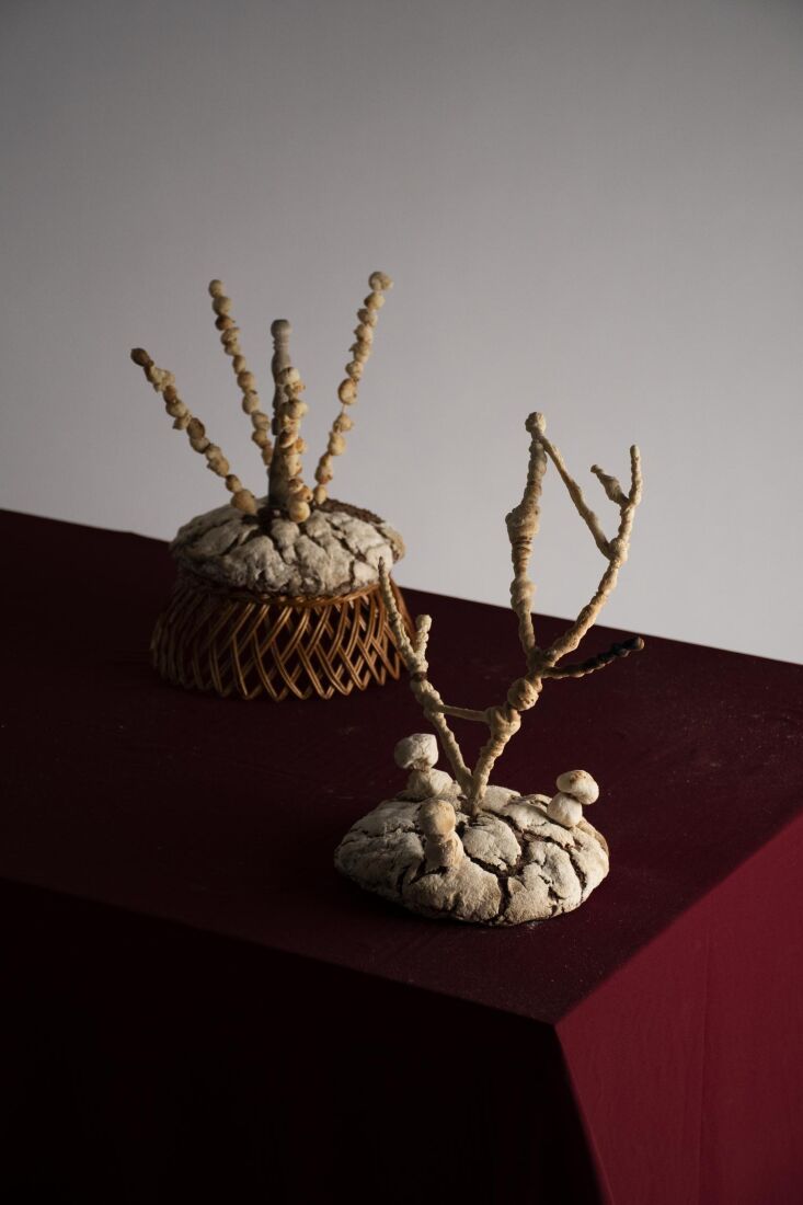  Above: \2\20;Artisanal bread has been on the rise for a while, but a handful of passionate French bakers and makers are taking it to new creative levels, re-imagining age-old recipes to regale bread lovers at pop-ups and parties this festive season. Two of my favorite up-and-coming creatives, Justine Lebas and the Studio Co.Pain collective, are decorating walls, trees, candlesticks, and even lamps with bread designs both simple and ornate, inspiring artists and foodies alike.\2\2\1; \2\1\1; Deborah (Photograph courtesy of Studio Co.Pain)