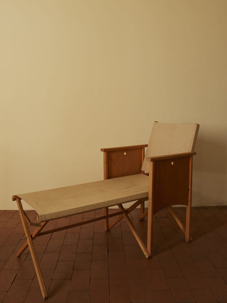 \2\20;I still have yet to watch, but if the popularity of FX\2\17;s Love Story is any indication, mid-to-late \1990s minimalism is swiftly coming around again. That might explain why I\2\17;m suddenly attracted to all things Philippe Starck, like this charmingly simple pair of canvas sunbeds from antiques dealer Casey Smith.\2\2\1; \2\1\1; Nick Spain; photograph via Casey Smith