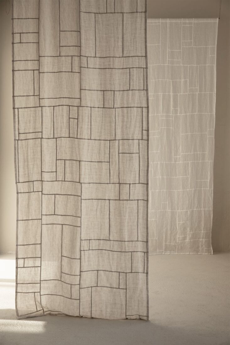 by mölle, a linen curtains and bedding workshop in the netherlands, uses its t 25