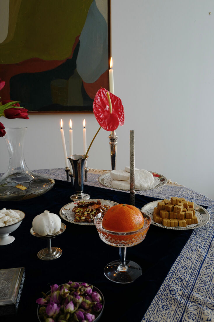instead of an orange floating in water (which symbolizes the harmony of the wor 20