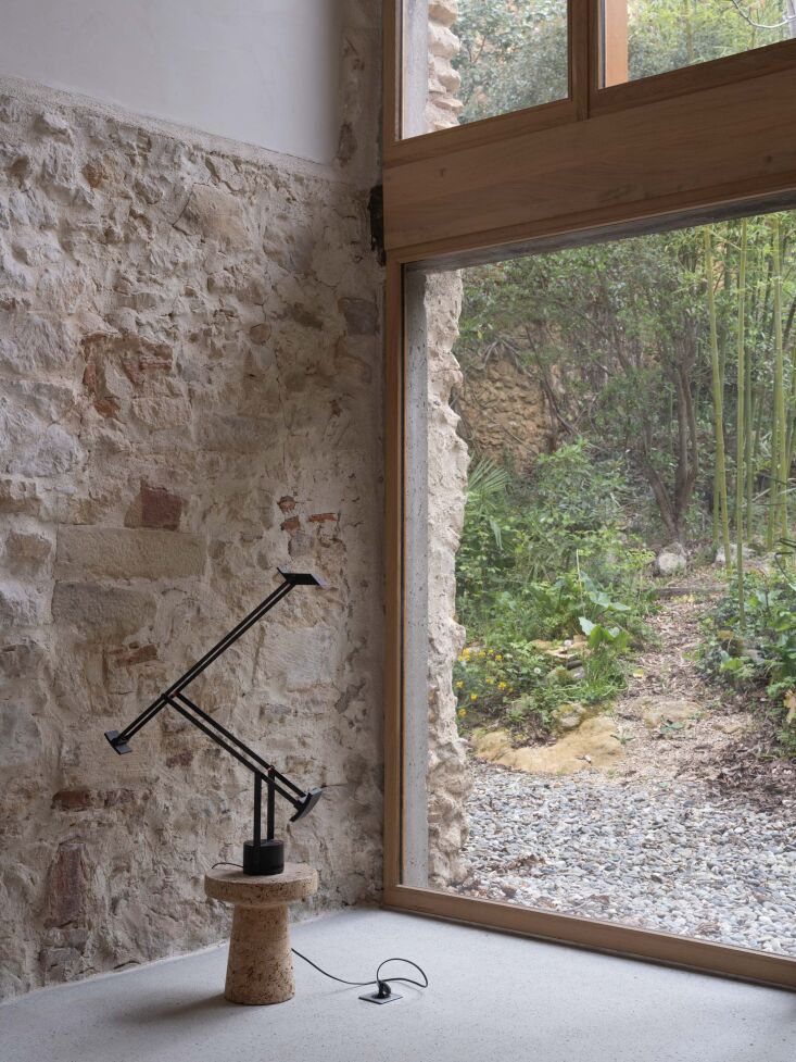 the lamp is the artemide tizio task lamp on a jasper morrison cork model c stoo 26