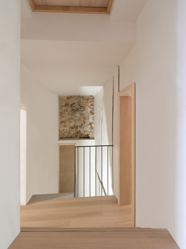 insulation was approached case by case, with wood wool in some areas, lime hemp 28