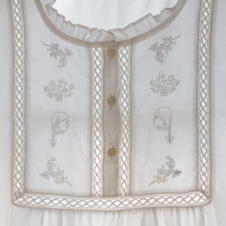  Above: Over at Remodelista favorite Salter House, subscribers can take \15 percent off cotton and linen nightgowns and pajamas now through March 3\1. Enter code REMODELISTA\15 at checkout to take advantage. Shown here: the embroidered Sisters Nightdress, featuring \2\20;plum branches, peonies, and two sisters (Sandeep Salter\2\17;s own daughters Eta and Lowe) facing each other on either side of the heart.\2\2\1;