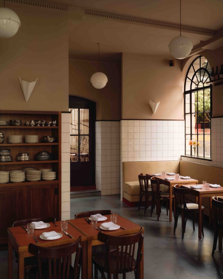 La parte superior del restaurante está pintada de Farrow & Ball \2\17;sc 18