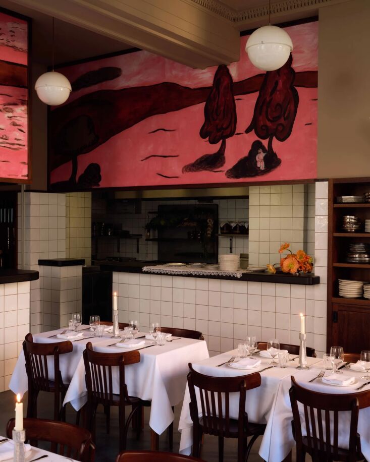 toda la lámpara fue diseñada por luigi bandini buti para kartell. 20