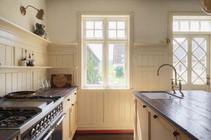 Mesadas de madera en linóleo y pintura 5\2 19