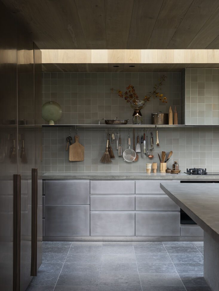 fearon hay called on lockhart to source a complementary tile for the backsplash 24