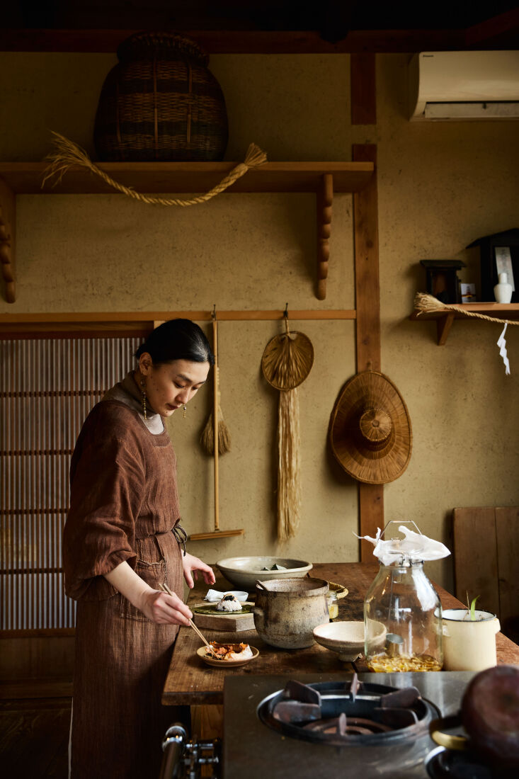 En Mashiko, Japón, hay una pequeña casa de anticuarios y muebles 18