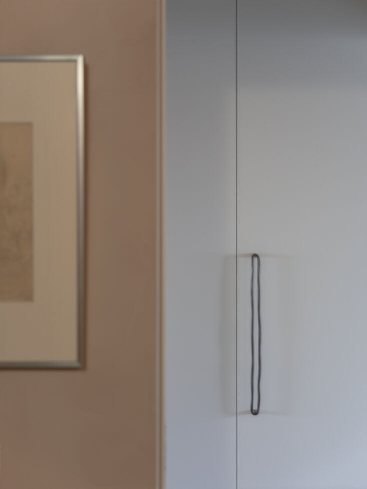 closet hardware, the godric furniture handle in matte nickel, tempers the moder 26
