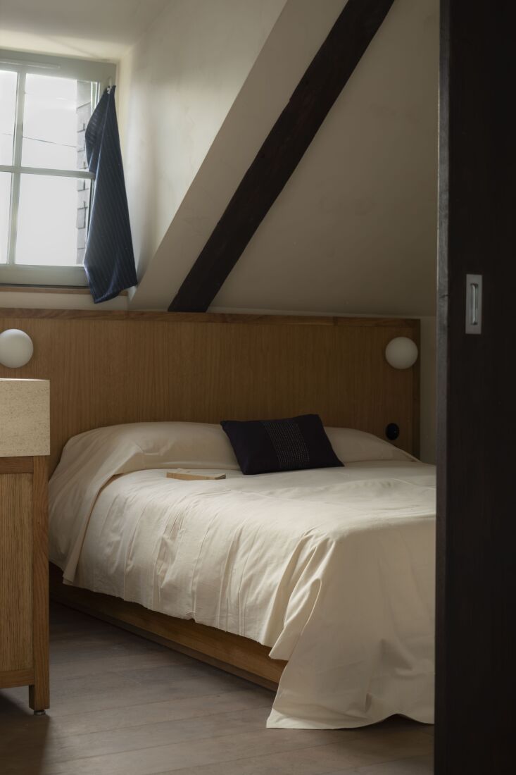 the bed frame and headboard was built with a combination of oak veneered plywoo 28