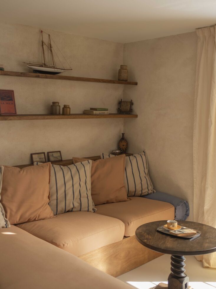 the built in sofas were built by charly and the cushions were hand sewn by ceri 22