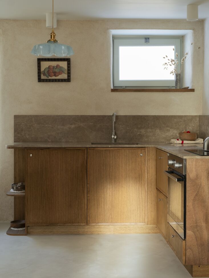 for the stonework, the owners partnered with dimpomar in portugal. they sent in 23