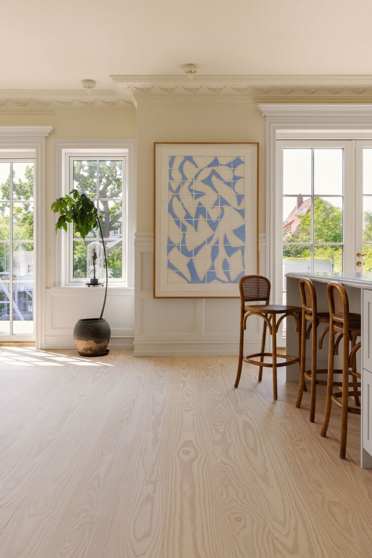 La isla de la cocina está equipada con taburetes de ratán de su casa. 20