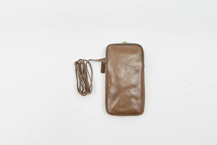 bea mombaers pouch 19