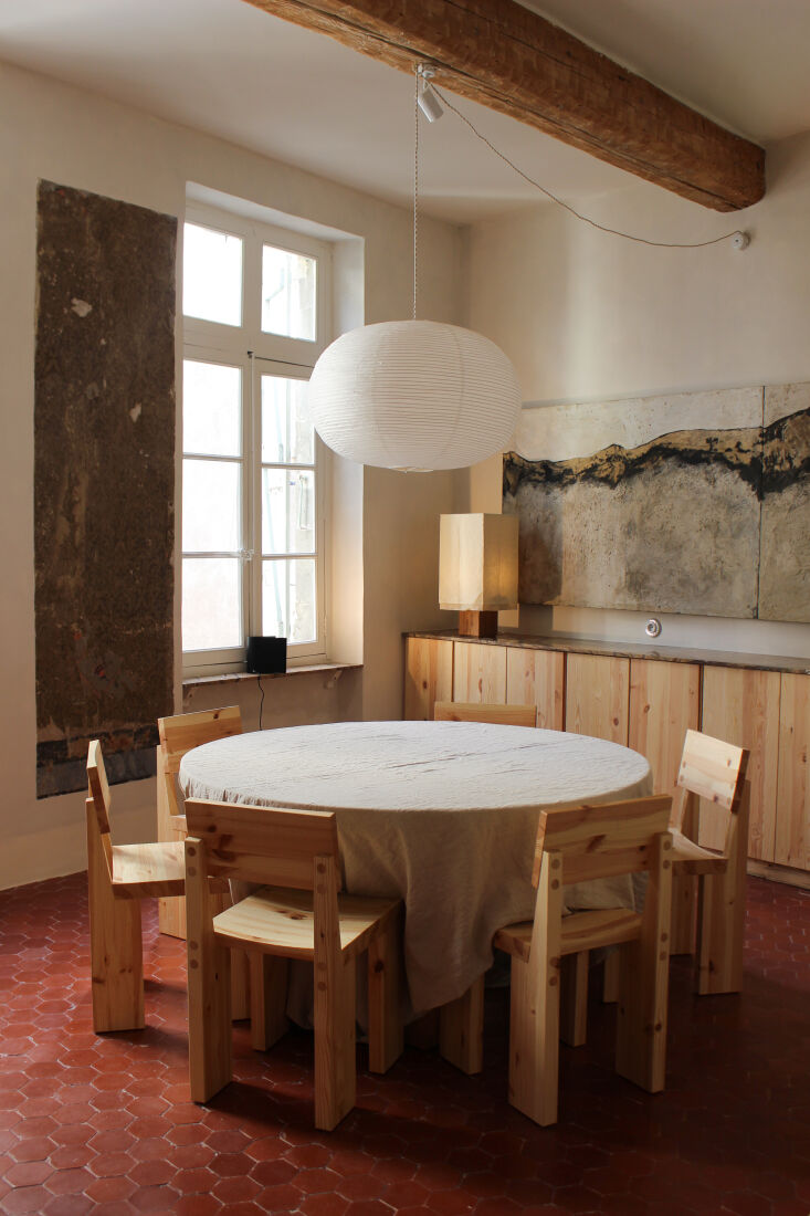 a round dining table with a collection of 00\1 dining chairs in pine from vaarn 18