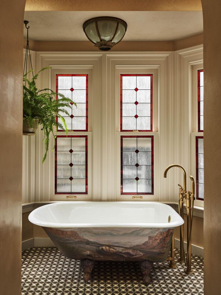 geramia bathroom with stained glass
